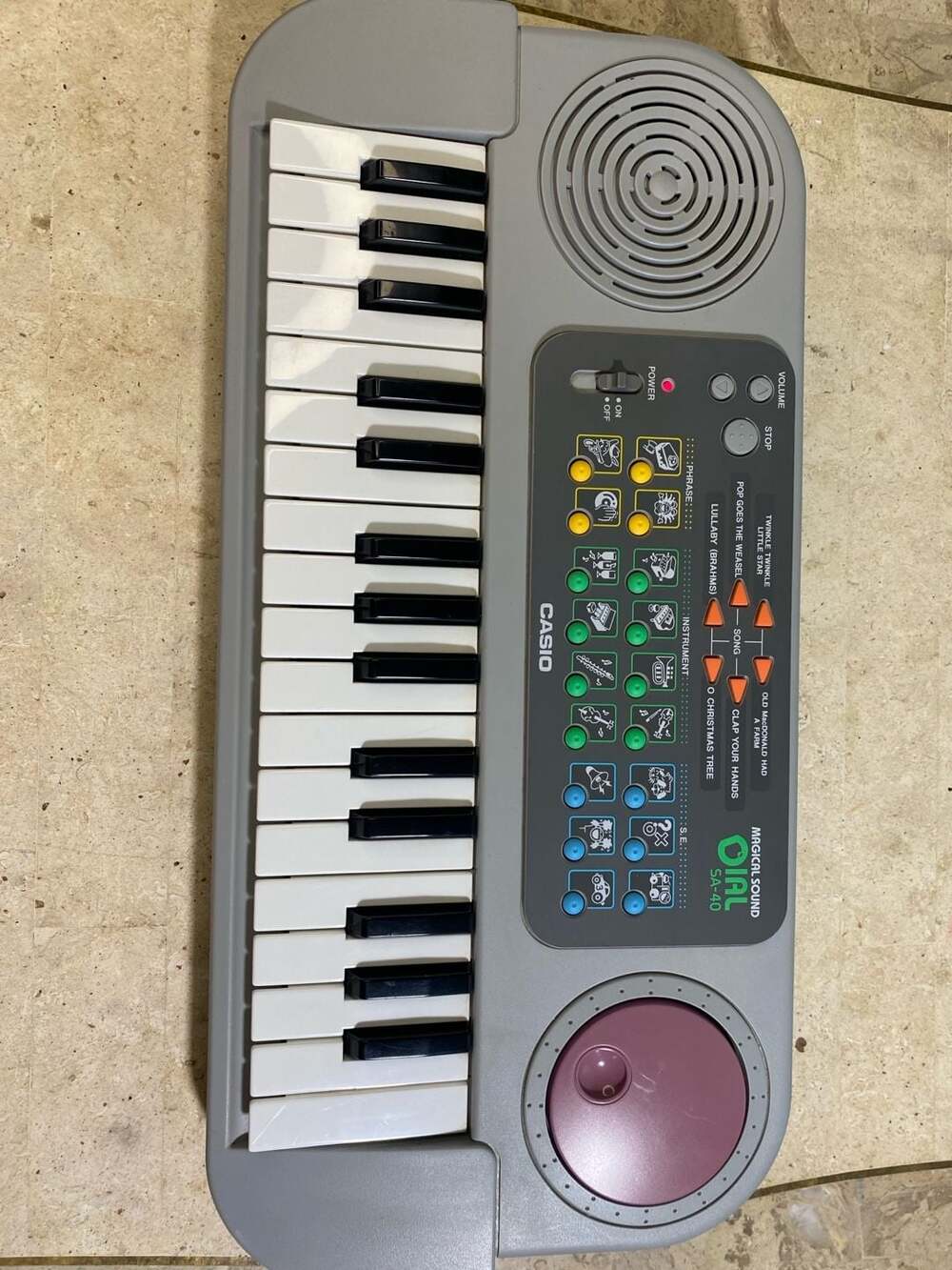 Casio SA-40 Magical Sound Dial 32-Key Mini Electronic Keyboard - Picture 2 of 5